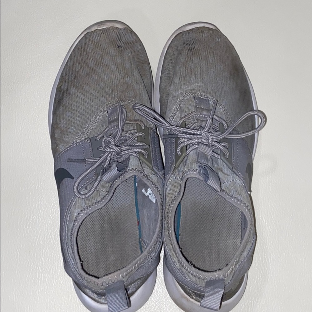 Nike Roshe Sneakers